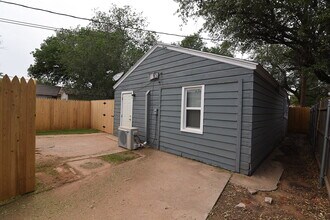 2006 29th St in Lubbock, TX - Foto de edificio - Building Photo