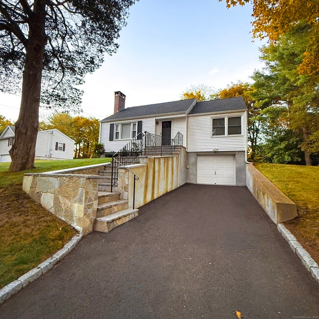 90 Cedar Ln in Cheshire, CT - Building Photo - Building Photo