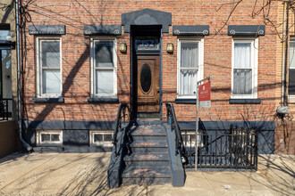 352 7th St in Jersey City, NJ - Building Photo - Building Photo