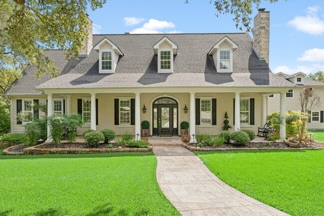 1016 High Hill Creek Rd in La Grange, TX - Foto de edificio - Building Photo