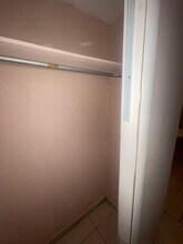612 SW 4th St, Unit 612 Efficiency in Hallandale Beach, FL - Foto de edificio - Building Photo