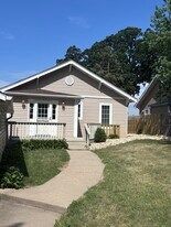 4 N Pistakee Lake Rd in Fox Lake, IL - Building Photo