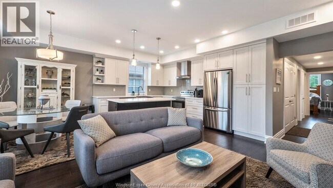 1310 Lesperance Rd in Windsor, ON - Building Photo - Building Photo