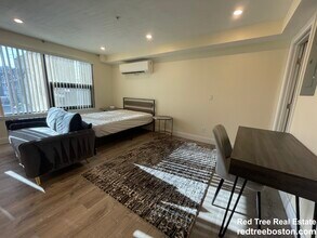 1026 Commonwealth Ave, Unit 202 in Boston, MA - Foto de edificio - Building Photo
