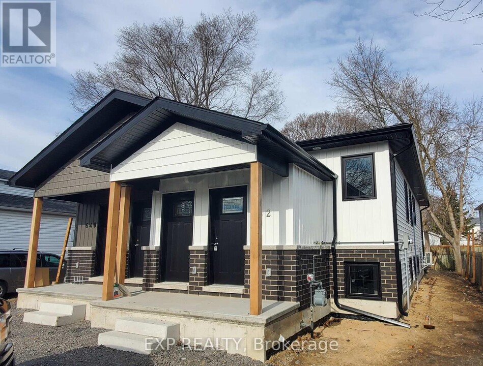 642 West St in Prescott, ON - Building Photo