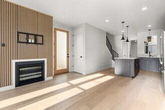 8216 N Hurst Ave in Portland, OR - Building Photo - Building Photo