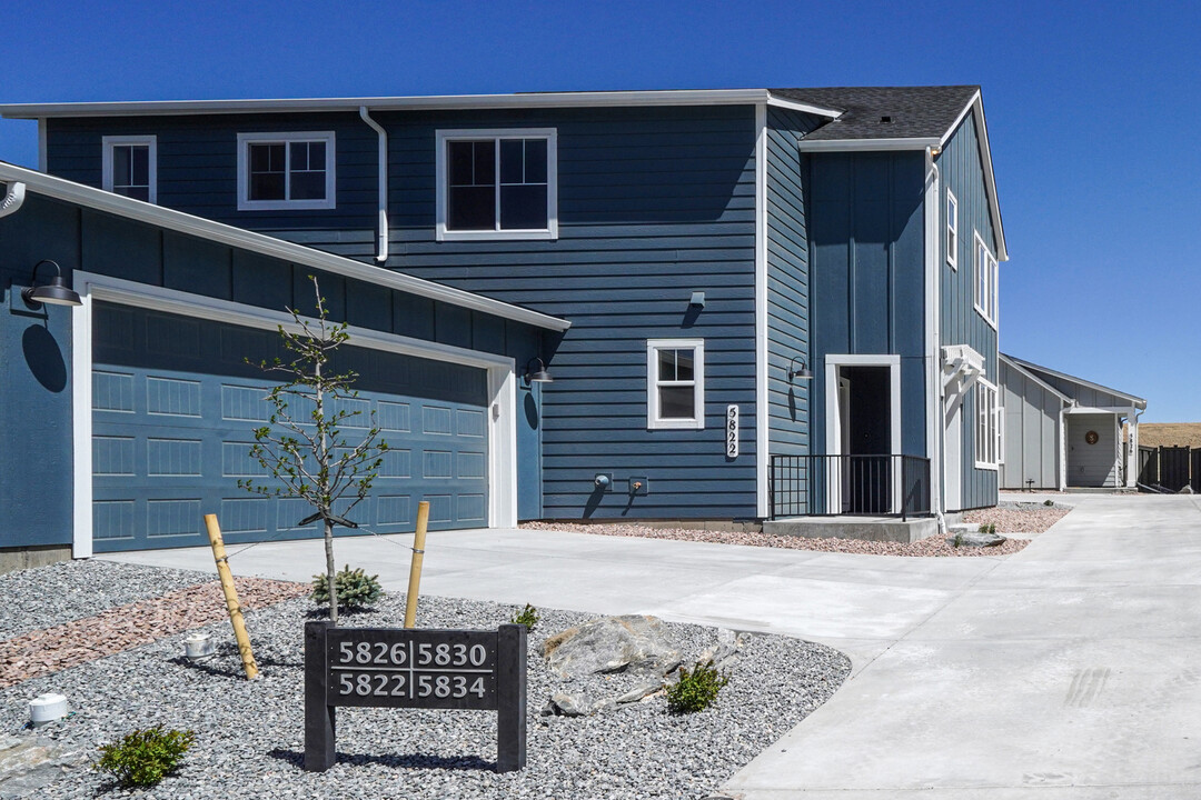 5822 Spring Breeze Dr in Colorado Springs, CO - Foto de edificio