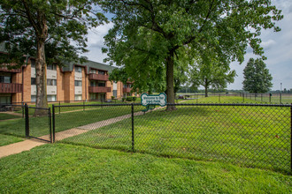 The Legends at Pasadena Hills in St. Louis, MO - Building Photo - Interior Photo