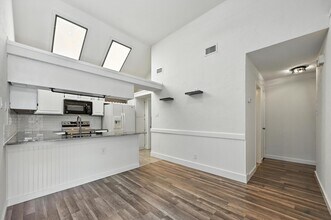 4901 Tree Top Ln in Garland, TX - Foto de edificio - Building Photo