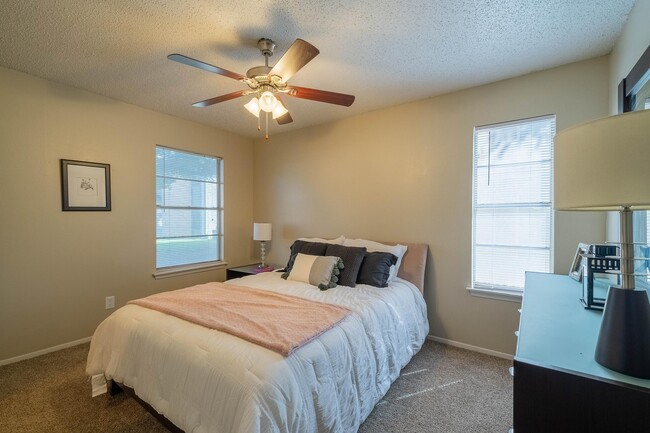 Indiana Village in Lubbock, TX - Foto de edificio - Building Photo