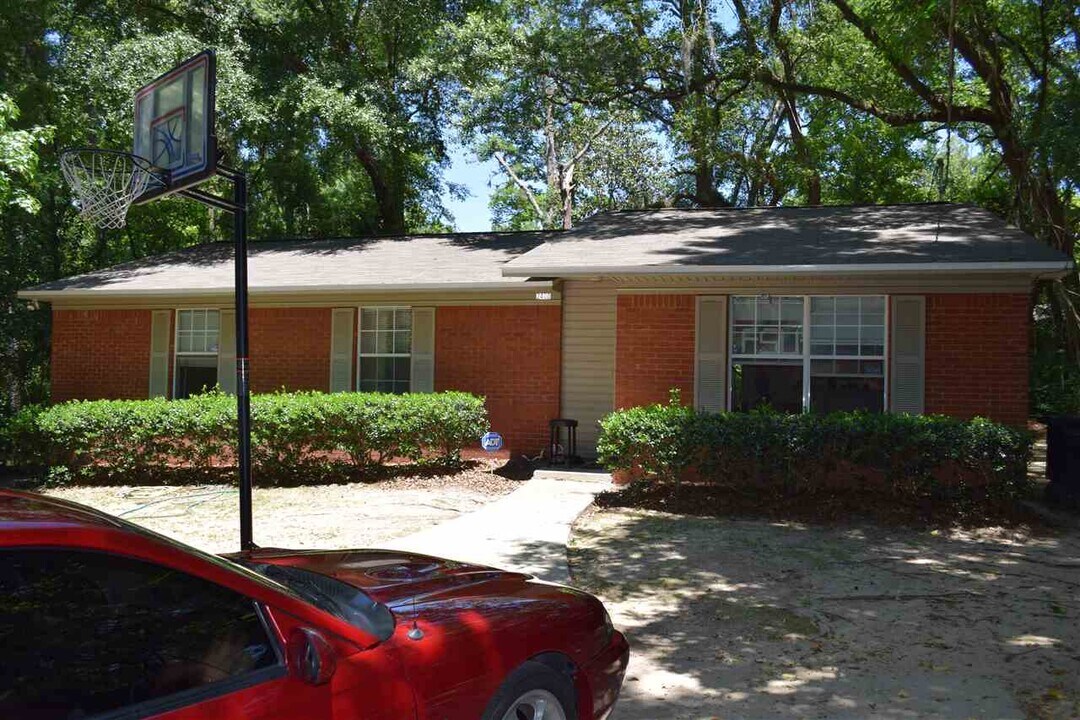 2400 Poco St in Tallahassee, FL - Building Photo