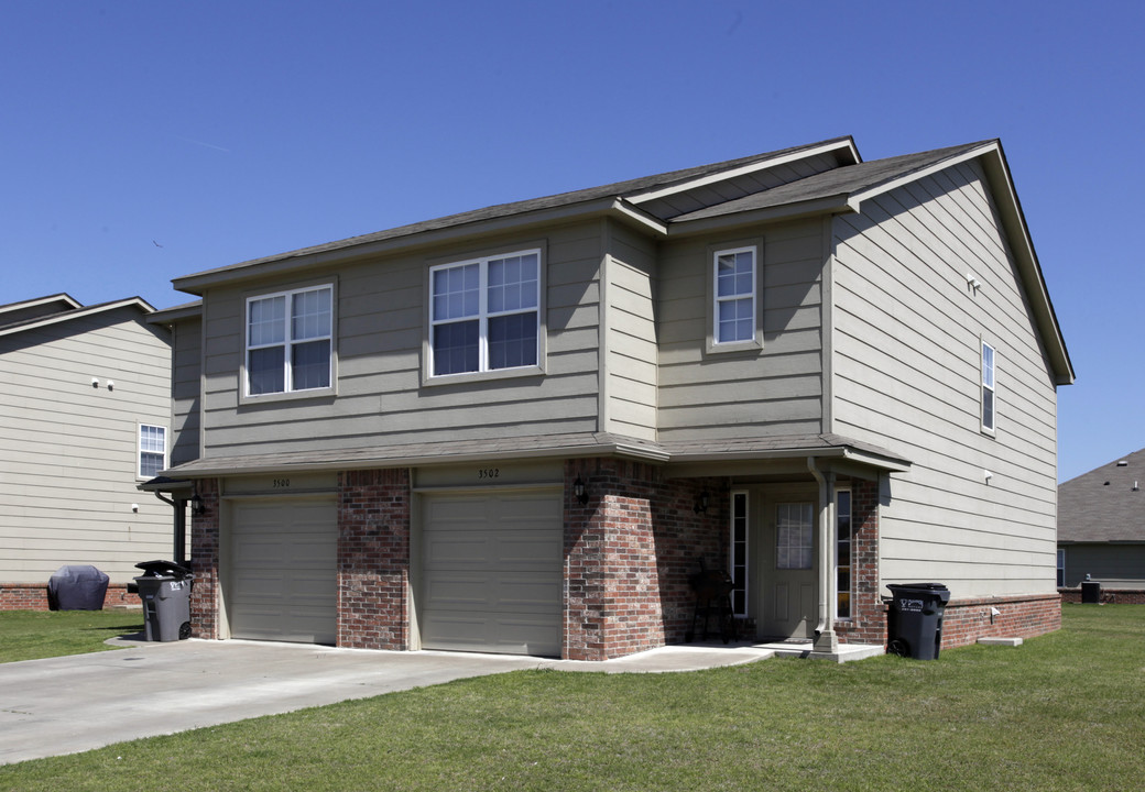 Glen Eagles Luxury Townhomes in Broken Arrow, OK - Building Photo