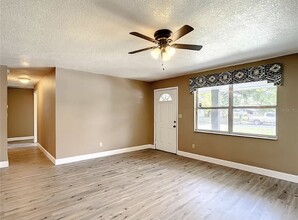 4700 Kirkland Blvd, Unit Master Bedroom in Orlando, FL - Building Photo - Building Photo