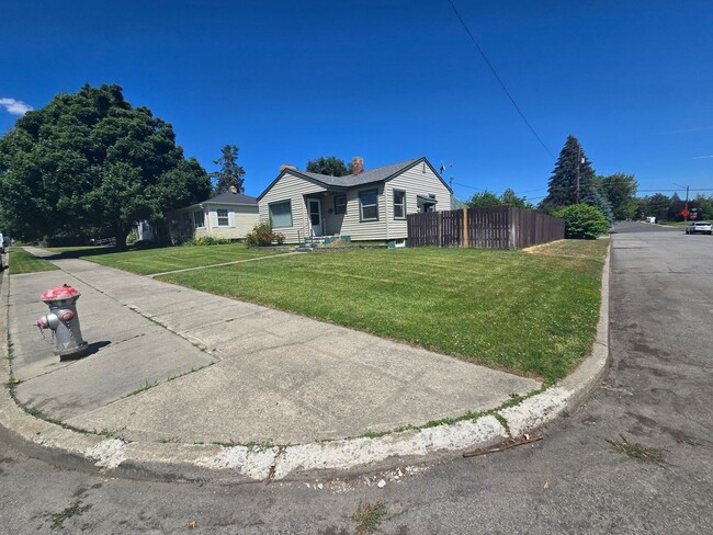 4104 N Oak St in Spokane, WA - Foto de edificio - Building Photo