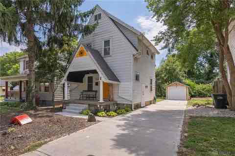 336 E Siebenthaler Ave in Dayton, OH - Building Photo - Building Photo