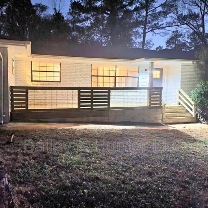 3207 Bobbie Ln in Decatur, GA - Building Photo