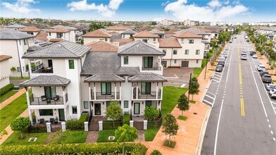 4413 NW 83rd Path in Doral, FL - Building Photo - Building Photo