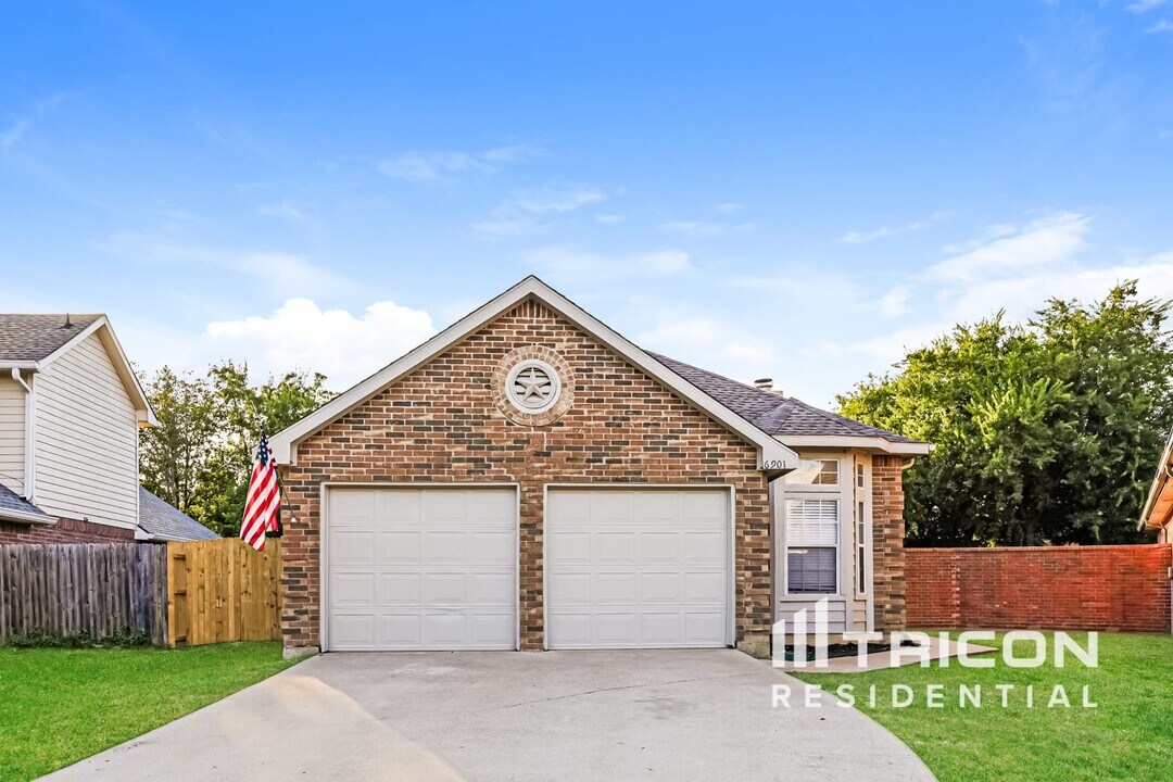 6901 Driffield Cir in North Richland Hills, TX - Building Photo