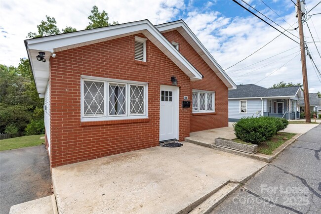 387 Woodlawn Ave in Cramerton, NC - Building Photo - Building Photo