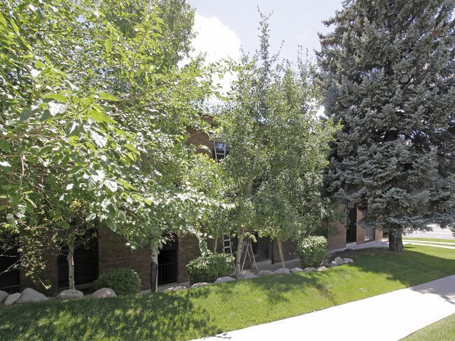 905 S 1300 E in Salt Lake City, UT - Foto de edificio - Building Photo