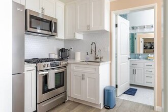 1614 Marion Way W in Santa Ana, CA - Foto de edificio - Building Photo