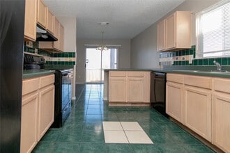 Room in House on Heyerdahl Dr in Austin, TX - Foto de edificio - Building Photo