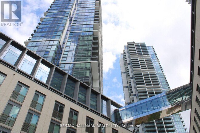 1000-1000 Portage Pkwy in Vaughan, ON - Building Photo - Building Photo