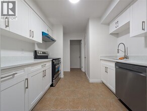 2983 Meadowbrook Ln in Windsor, ON - Building Photo - Building Photo