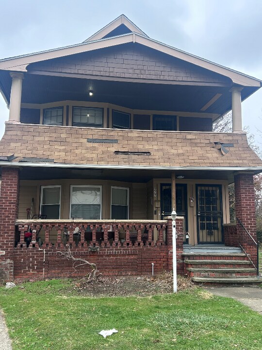 977 E 128th St in Cleveland, OH - Building Photo