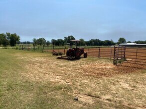 501 County Road 423 in Stephenville, TX - Building Photo - Building Photo