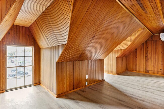 109 Pleasant St-Unit -3rd Floor in Claremont, NH - Building Photo - Building Photo