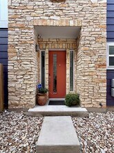 8922 Menchaca Rd in Austin, TX - Building Photo - Building Photo