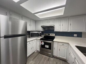 6250 W Flamingo Rd in Las Vegas, NV - Building Photo - Building Photo