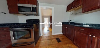 428 Franklin St, Unit 1R in Cambridge, MA - Building Photo