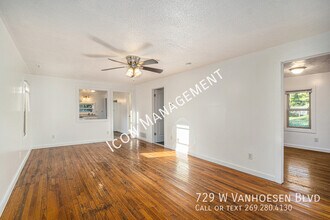 729 W Van Hoesen Blvd in Portage, MI - Building Photo - Building Photo