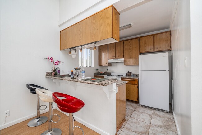 1943 Vista Del Mar Ave in Los Angeles, CA - Building Photo - Interior Photo