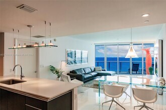 17001 Collins Ave, Unit 2308 in Sunny Isles Beach, FL - Foto de edificio - Building Photo