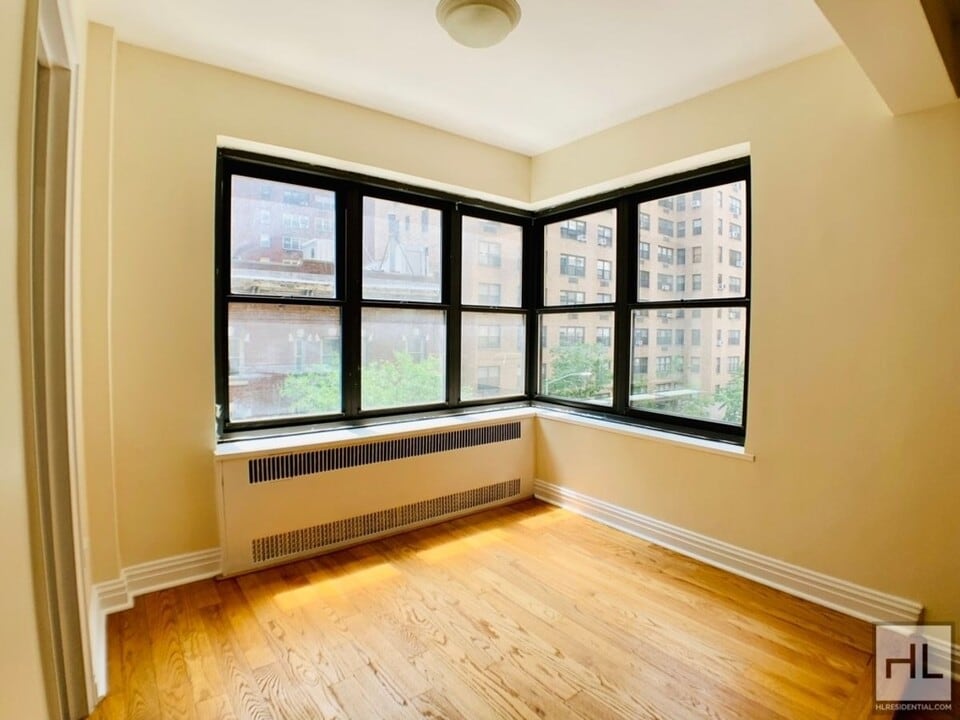 EAST 56 STREET in New York, NY - Building Photo