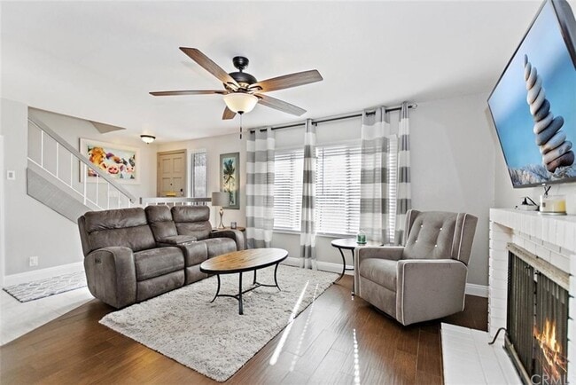property at 1005 W Orangewood Ave