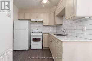 8 Brookmount Rd in Toronto, ON - Building Photo