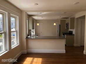 147 Willow St-Unit -# 2 in Waltham, MA - Foto de edificio - Building Photo