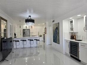 6010 S Falls Cir Dr in Lauderhill, FL - Building Photo - Building Photo