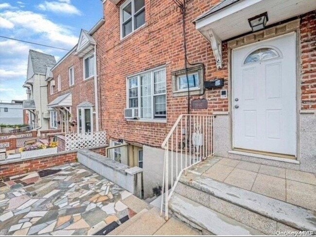 20-07 43rd St in Queens, NY - Building Photo - Building Photo