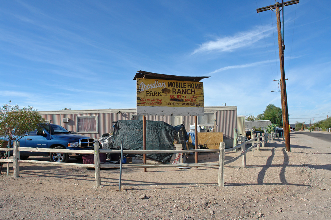 6010 S Masterson Ave in Tucson, AZ - Foto de edificio