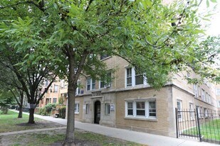 830 W Waveland Ave in Chicago, IL - Building Photo