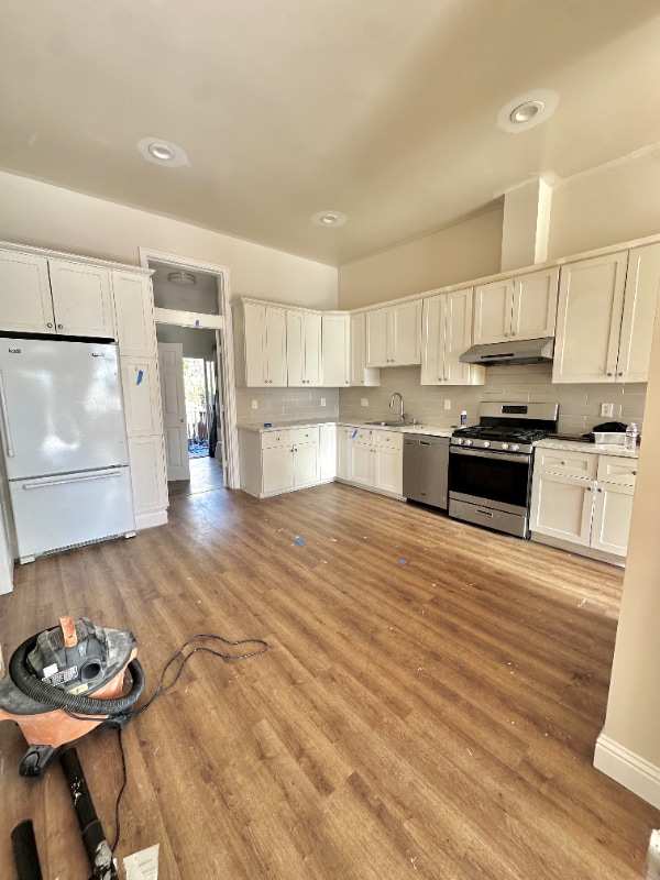 property at 220 Monterey Blvd