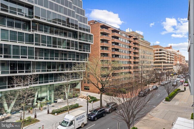 1111 23rd St NW in Washington, DC - Building Photo - Building Photo