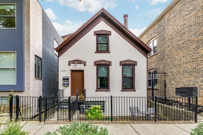 property at 2047 W Shakespeare Ave