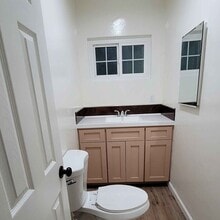 11516 Eucalyptus Ave, Unit B in Hawthorne, CA - Foto de edificio - Building Photo