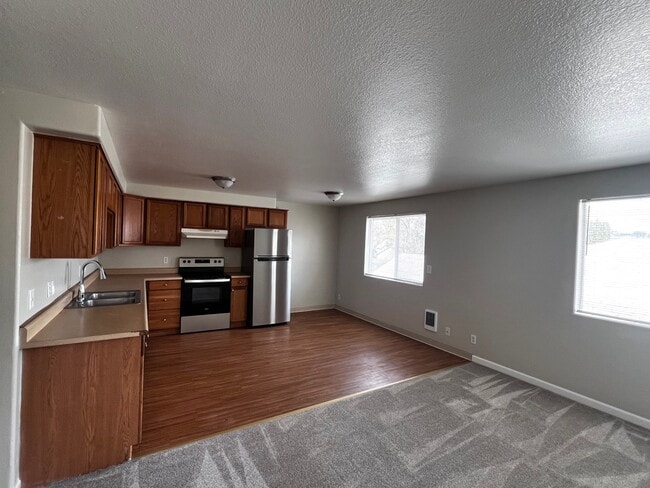 1047 8th Ave, Unit 201 in Longview, WA - Foto de edificio - Building Photo